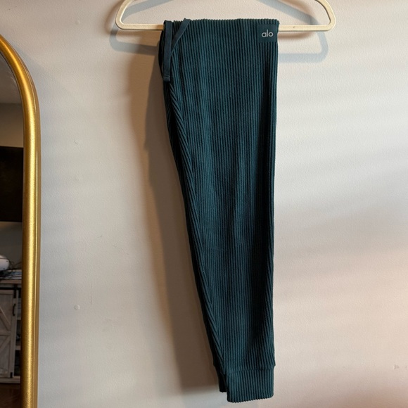 Alo yoga Muse sweatpants Midnight green XS - Picture 3 of 5